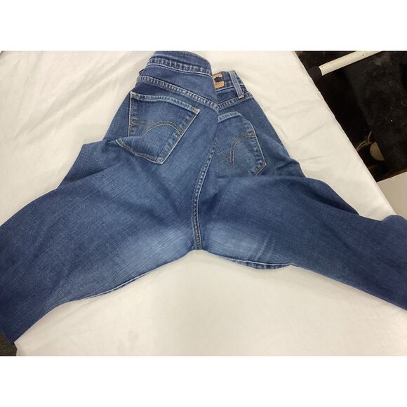 Levi's Classic Boot Cut Medium Wash Denim Jeans Casual Everyday Wear - Picture 3 of 4